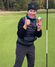 Jessica Bäckström spelar golf