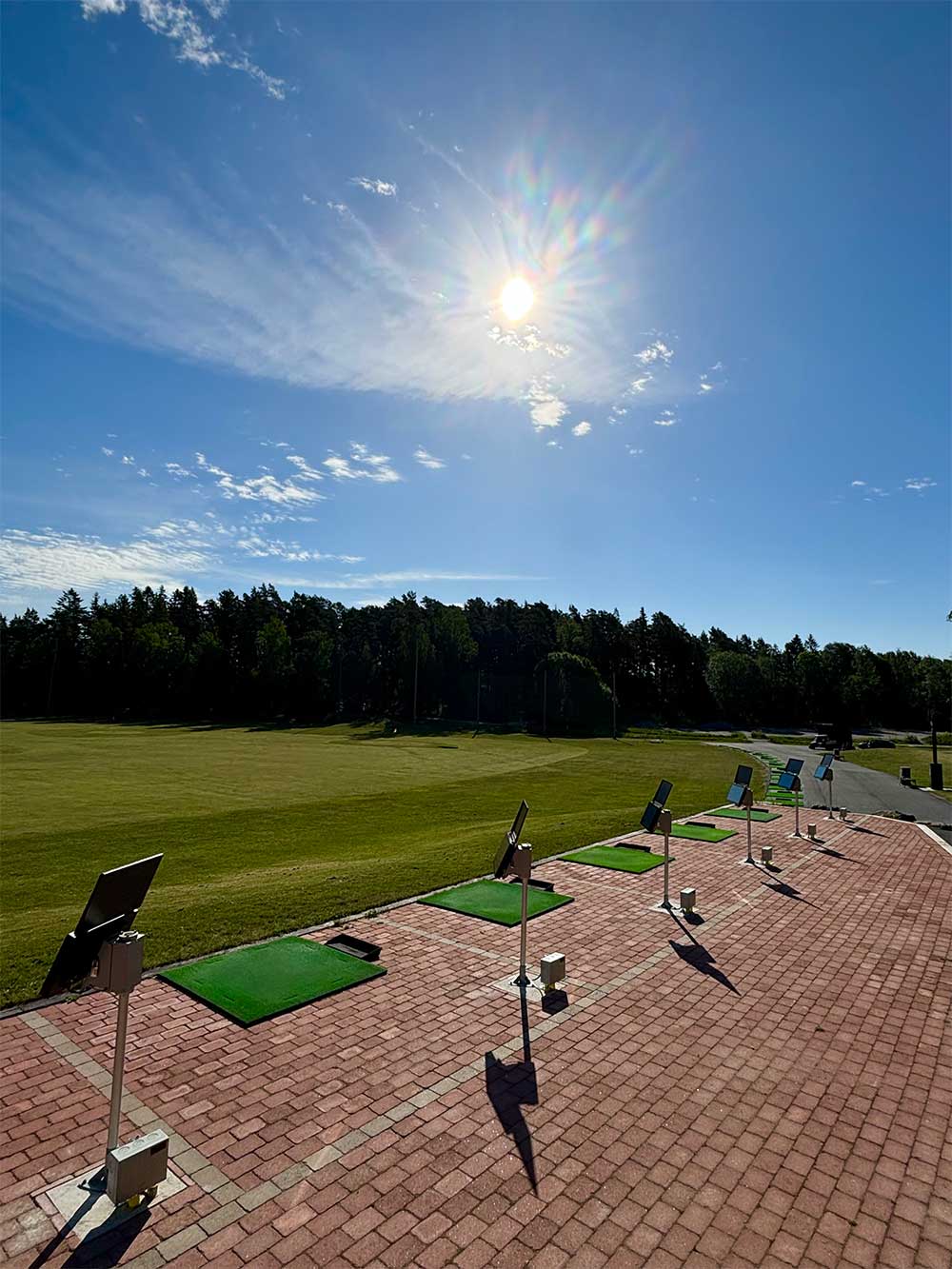 Golfboll och golfklubba